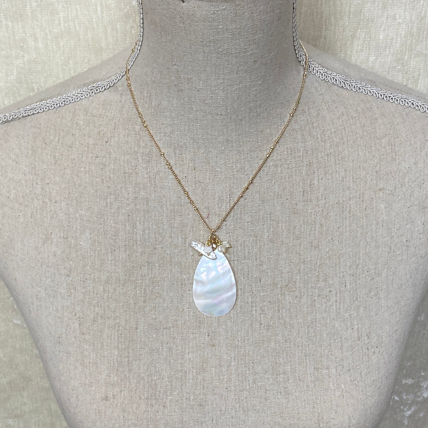 Mother of Pearl, Teardrop Shell Pendant Necklace with Freshwater Pearls. Seaside , Natural theme, White Shell Necklace